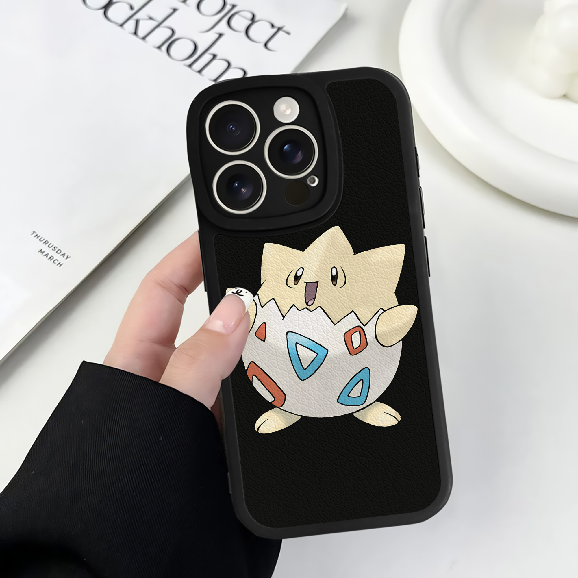 （画像用） ポケットモンスター Pokémon 【iPhone 16シリーズ対応】シリコンスマホケース（レザー調） 材質：シリコン